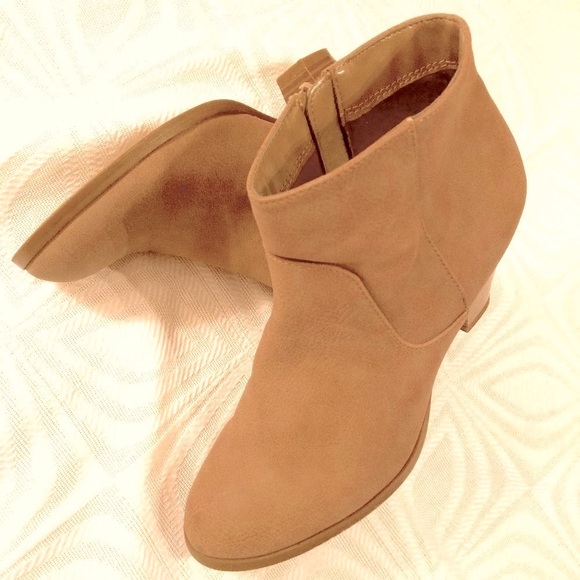 Style & Co. Shoes - ANKLE BOOTS: TAUPE with SIDE ZIPPER, ROUND TOE, STACKED 2.5 HEEL, SIZE 6M